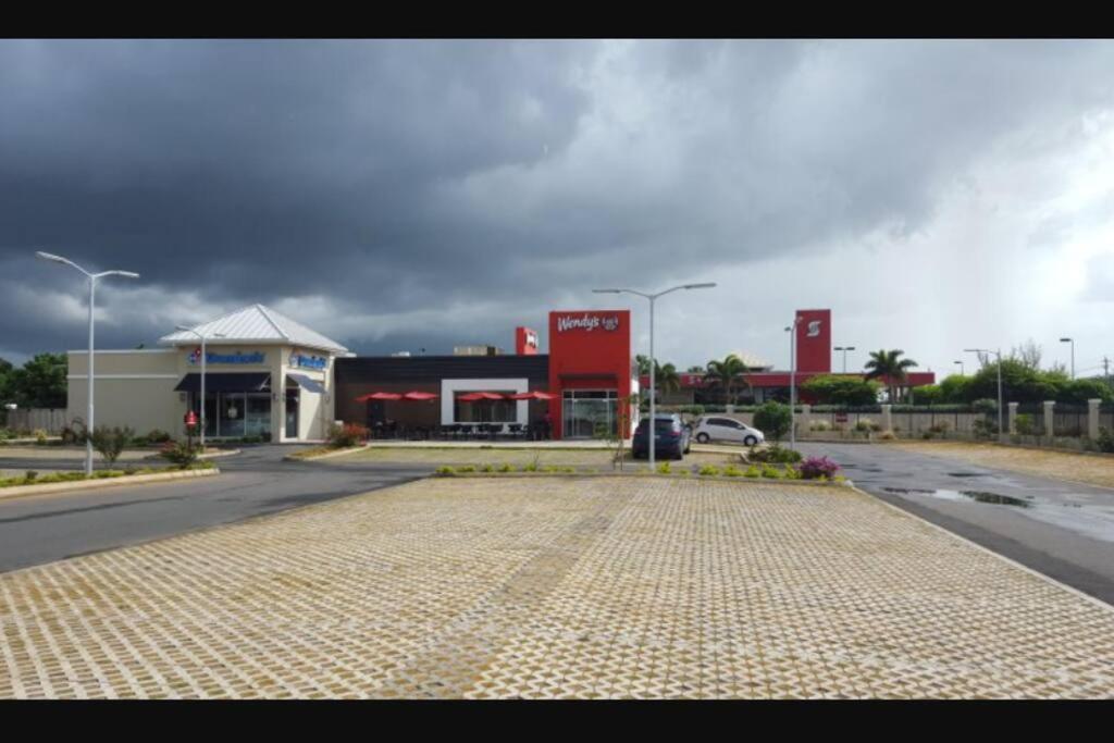'The Solace' New Luxury Modern 1Bed 1Bath Apt. Portmore Exterior photo